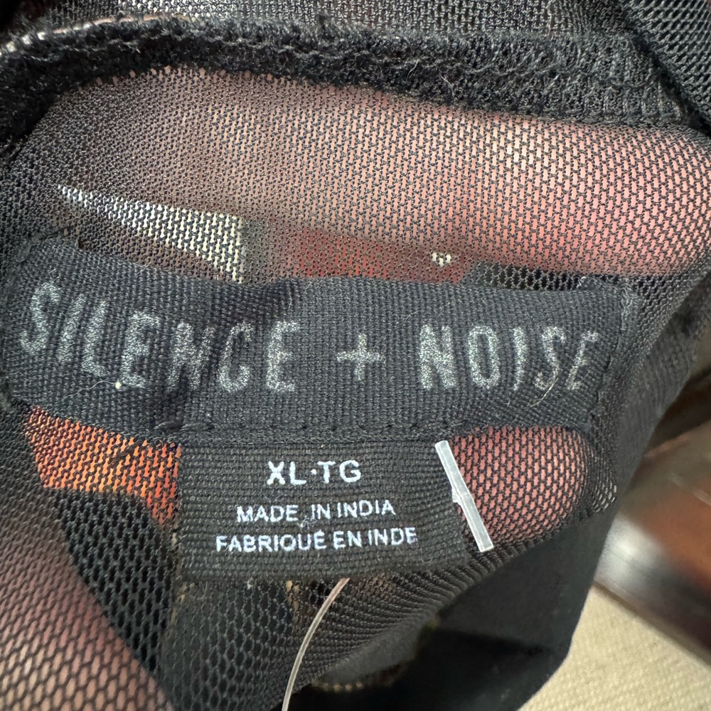 SILENCE + NOISE TOP - Picture 4 of 7